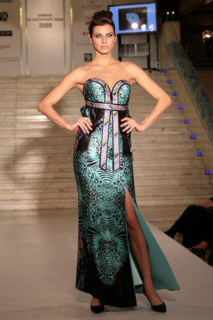Модел на “Ирида”, представен по време на благотворителната премиера на “Алманах на българската мода 2009”